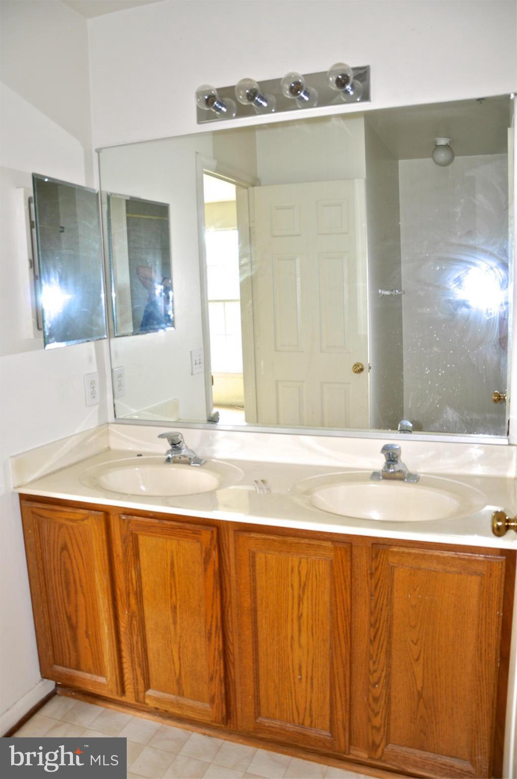 7393 Maury Road Baltimore, MD 21244 - Photo 11 of 21 Bath (Master)