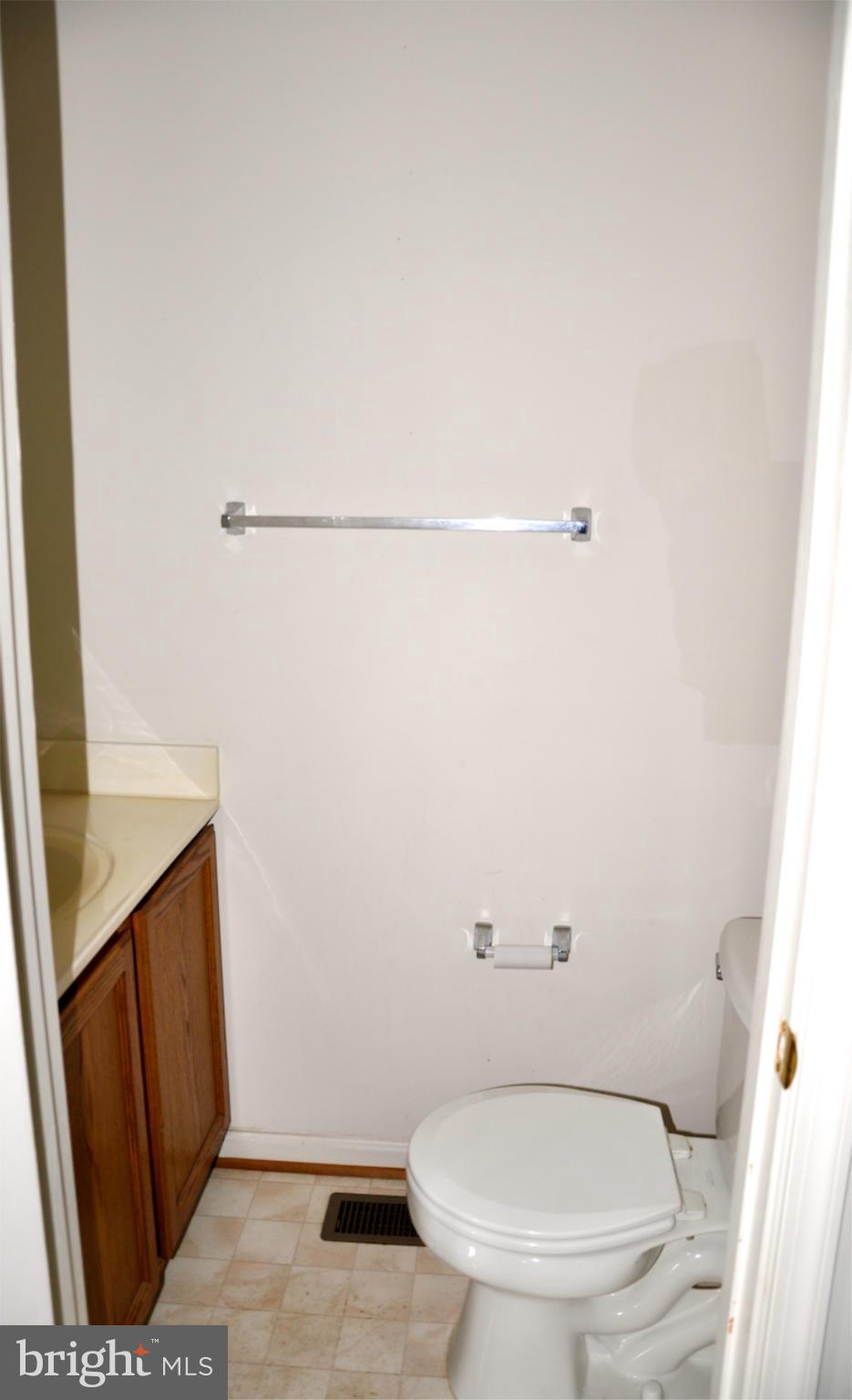 7393 Maury Road Baltimore, MD 21244 - Photo 12 of 21 Bath Main Level