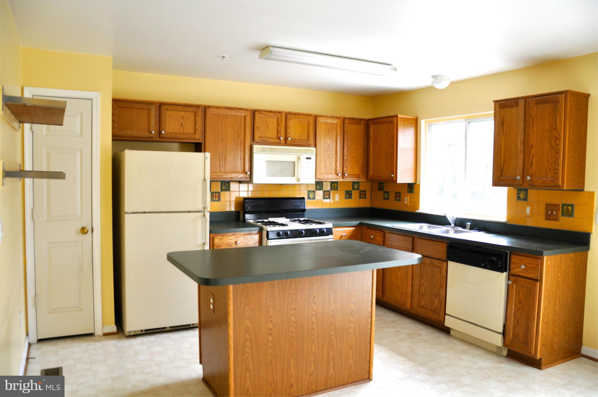 7393 Maury Road Baltimore, MD 21244 - Photo 3 of 21 Kitchen