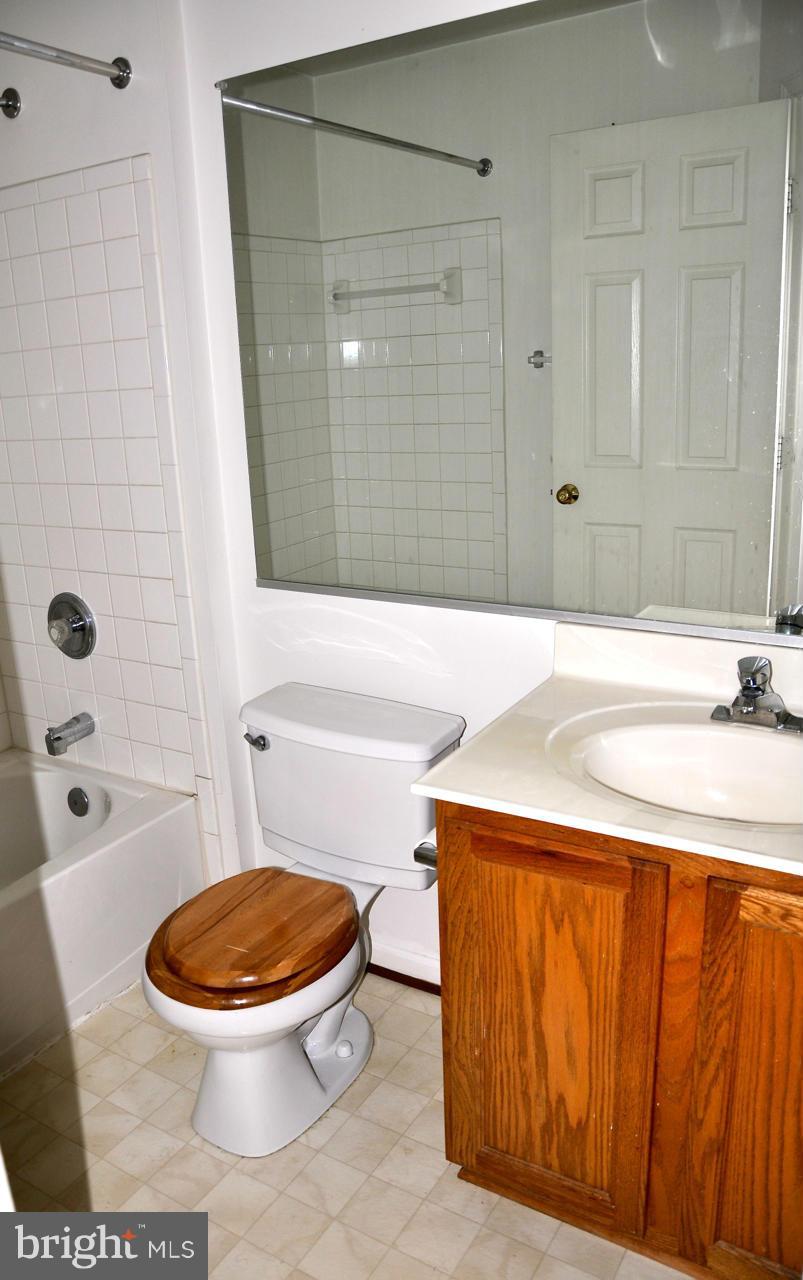 7393 Maury Road Baltimore, MD 21244 - Photo 8 of 21 Bath Upper Level