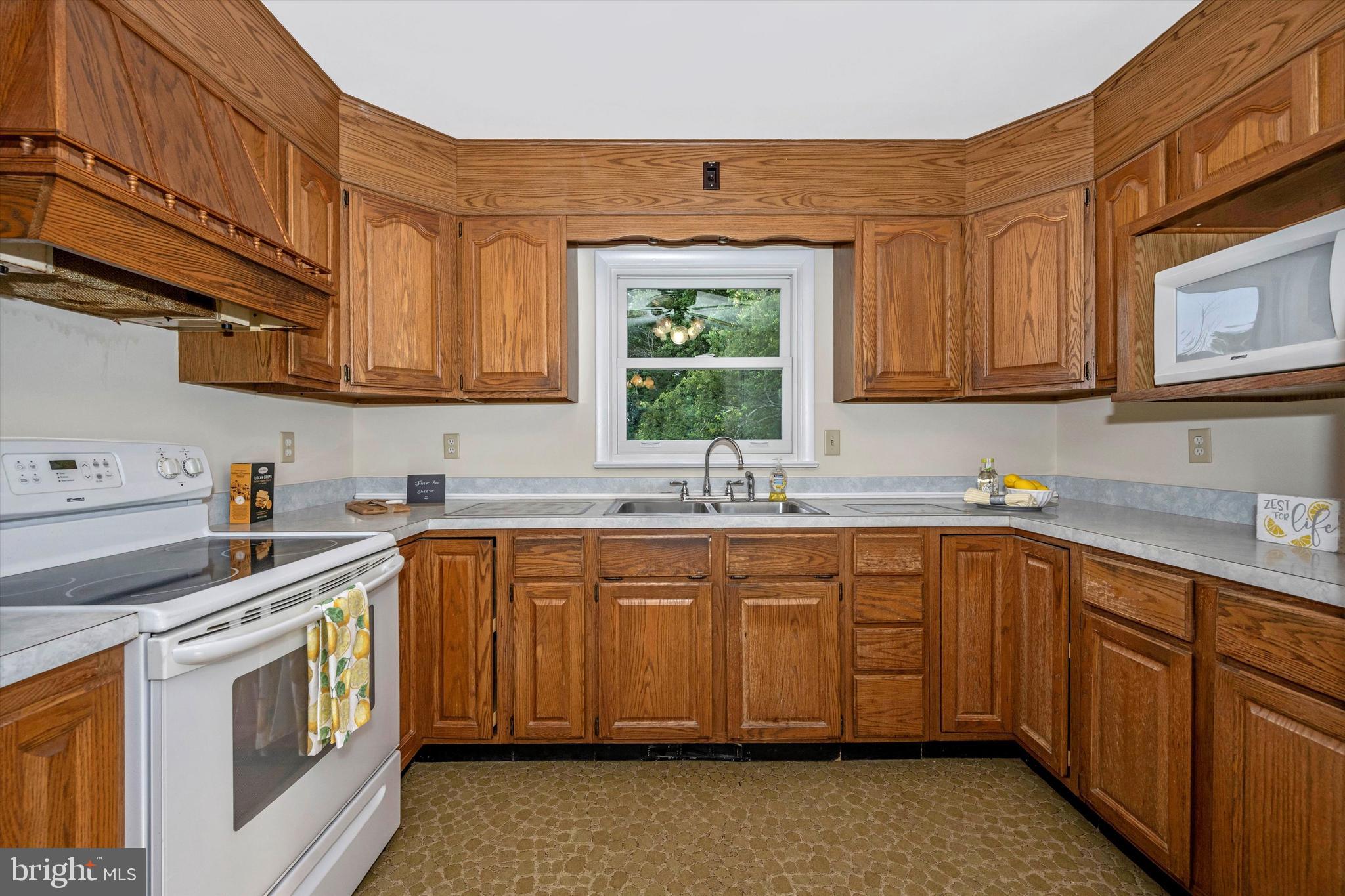 13530 Penn Shop Road Mount Airy, MD 21771 - Photo 13 of 31 Plenty of Counter Space in Kitchen
