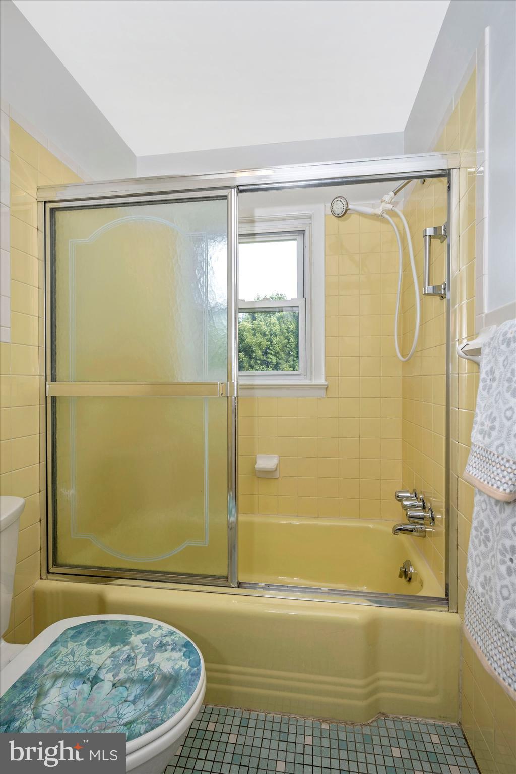 13530 Penn Shop Road Mount Airy, MD 21771 - Photo 21 of 31 Main Level Bath has Tub/Shower