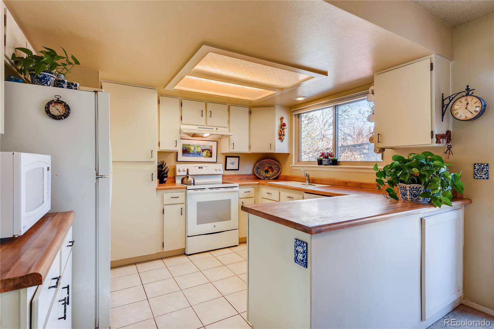 211 Quail Ridge Circle Highlands Ranch, CO 80126 - Photo 5 of 23 Gallery Image 5
