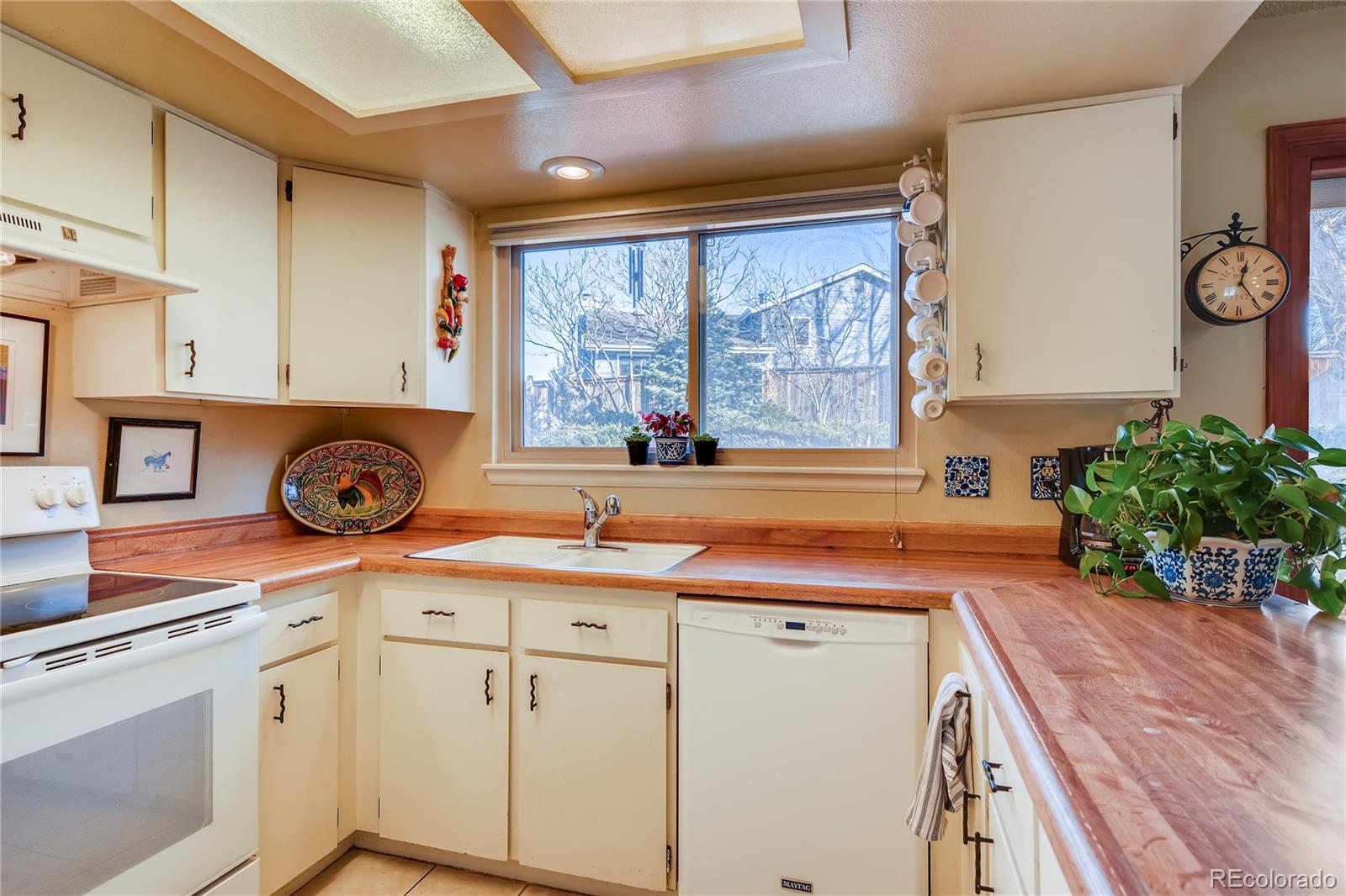 211 Quail Ridge Circle Highlands Ranch, CO 80126 - Photo 7 of 23 Gallery Image 7