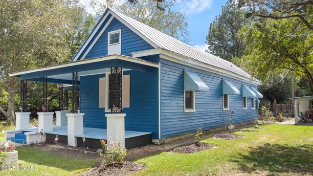 $183,000 | 104 Trent Street, Trenton, NC 28585