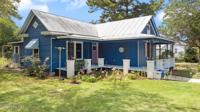 $183,000 | 104 Trent Street, Trenton, NC 28585