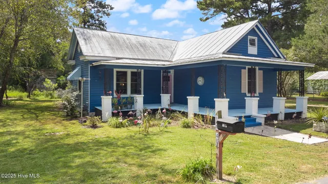 $183,000 | 104 Trent Street, Trenton, NC 28585