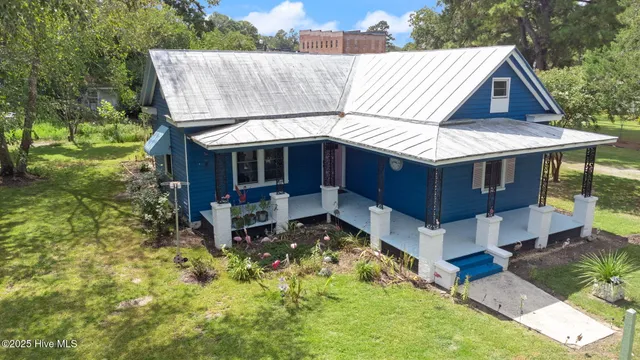 $183,000 | 104 Trent Street, Trenton, NC 28585