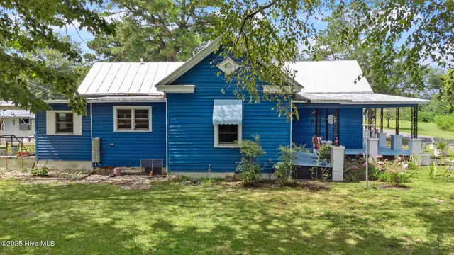 $183,000 | 104 Trent Street, Trenton, NC 28585