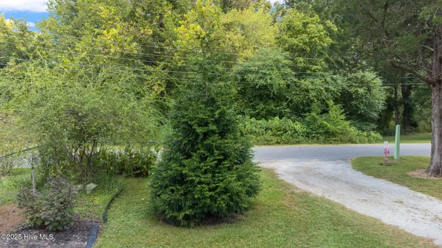 $183,000 | 104 Trent Street, Trenton, NC 28585