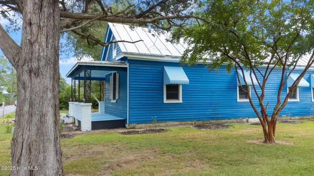 $183,000 | 104 Trent Street, Trenton, NC 28585