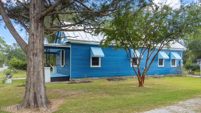 $183,000 | 104 Trent Street, Trenton, NC 28585