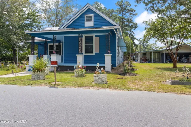 $183,000 | 104 Trent Street, Trenton, NC 28585