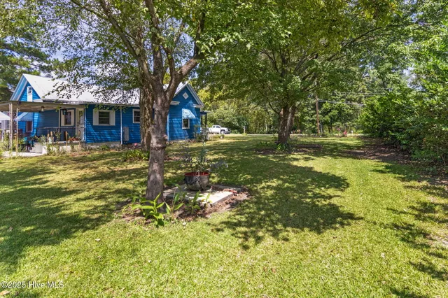 $183,000 | 104 Trent Street, Trenton, NC 28585