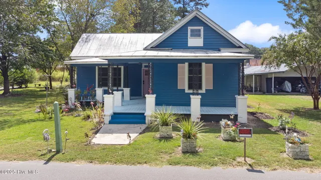 $183,000 | 104 Trent Street, Trenton, NC 28585