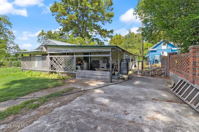 $183,000 | 104 Trent Street, Trenton, NC 28585