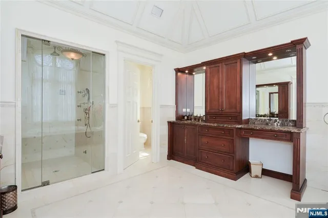 $5,795,000 | 15 North Church Road, Saddle River, NJ 07458