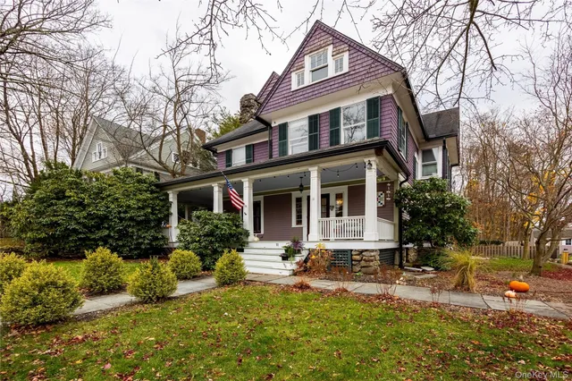 a house view with a outdoor space