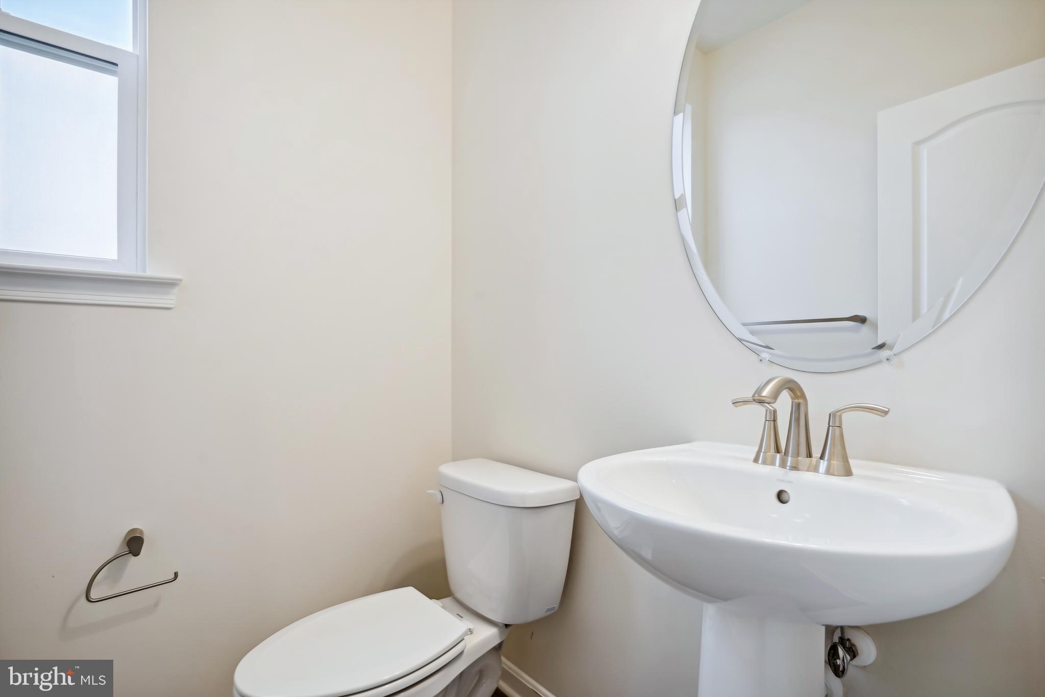 210 Southwind Drive Accokeek, MD 20607 - Photo 19 of 29 Powder Room Main Level