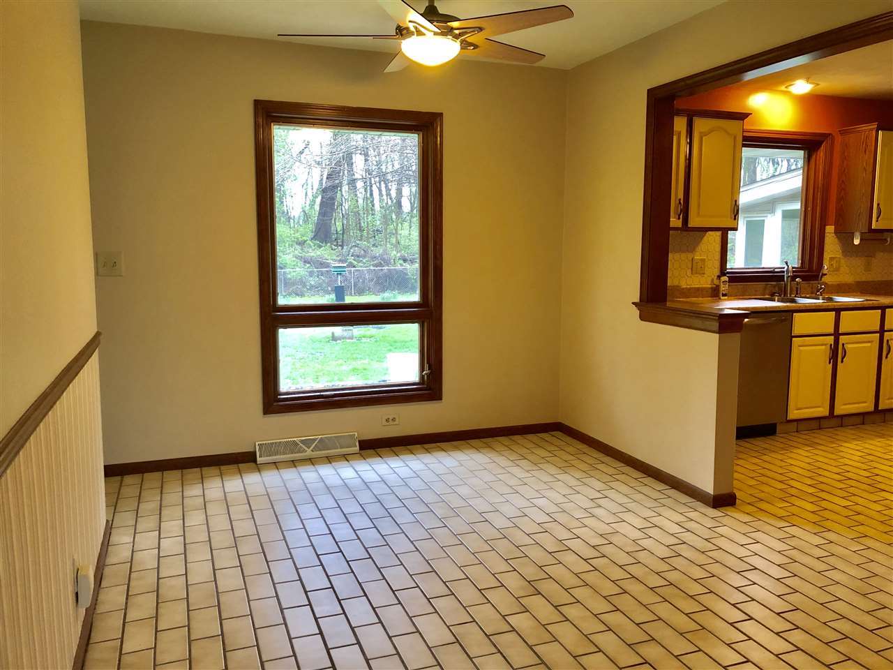3223 Hillsbrough Road Rockford, IL 61109 - Photo 5 of 13 Gallery Image 5
