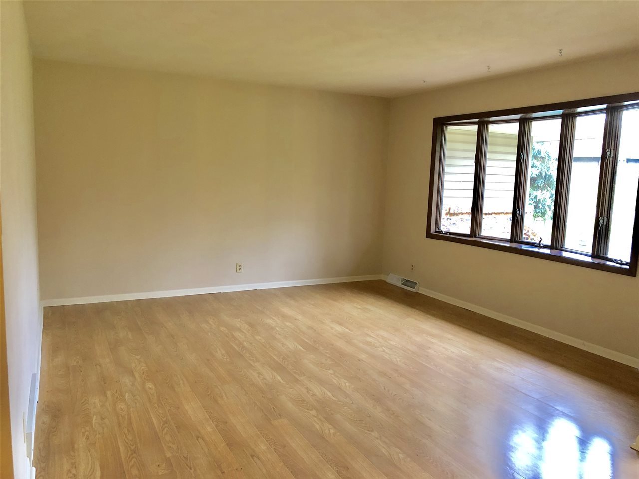 3223 Hillsbrough Road Rockford, IL 61109 - Photo 6 of 13 Gallery Image 6