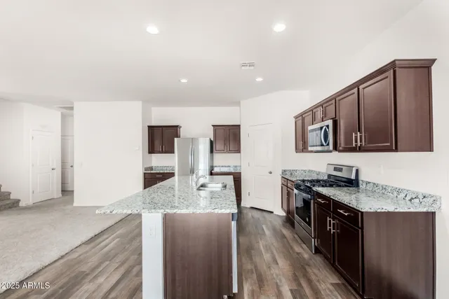 $2,800 | 331 West Mammoth Cave Drive, San Tan Valley, AZ 85140