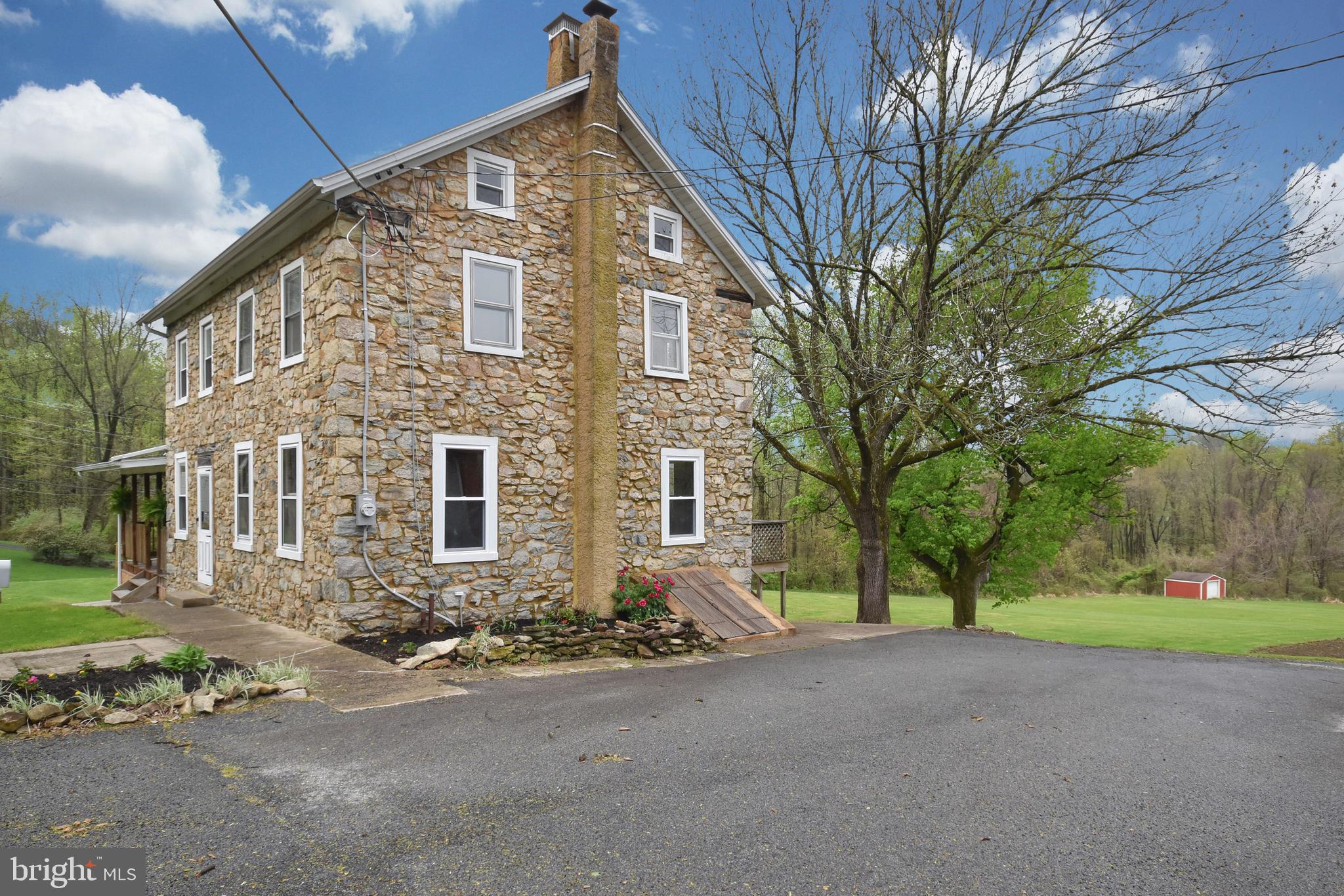 2759 Valley View Road Hellertown, PA 18055 - Photo 1 of 20