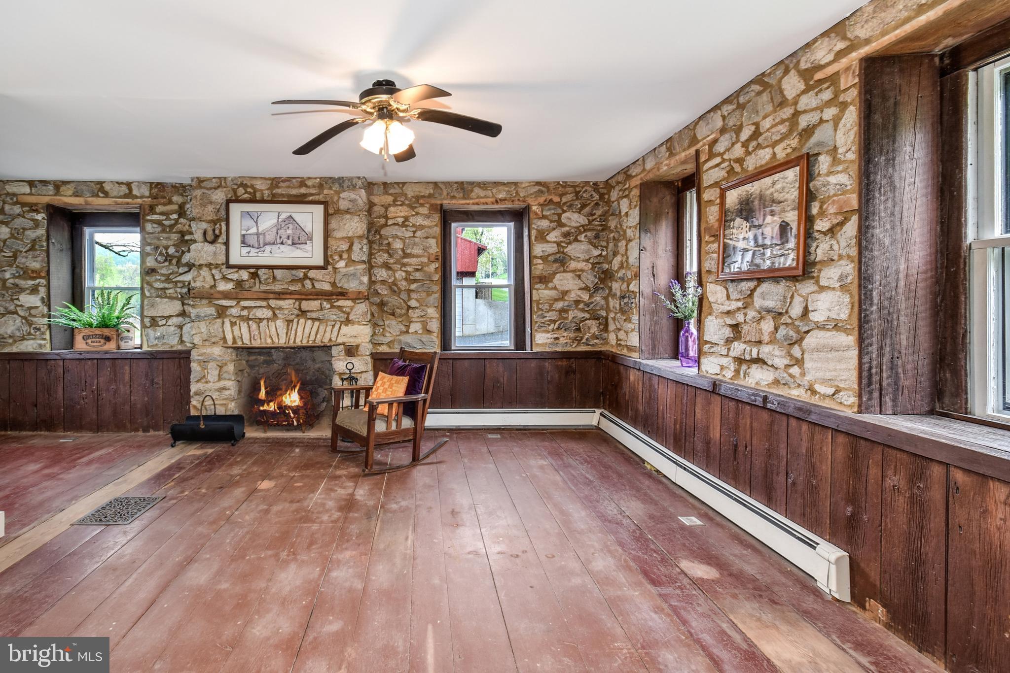 2759 Valley View Road Hellertown, PA 18055 - Photo 5 of 20