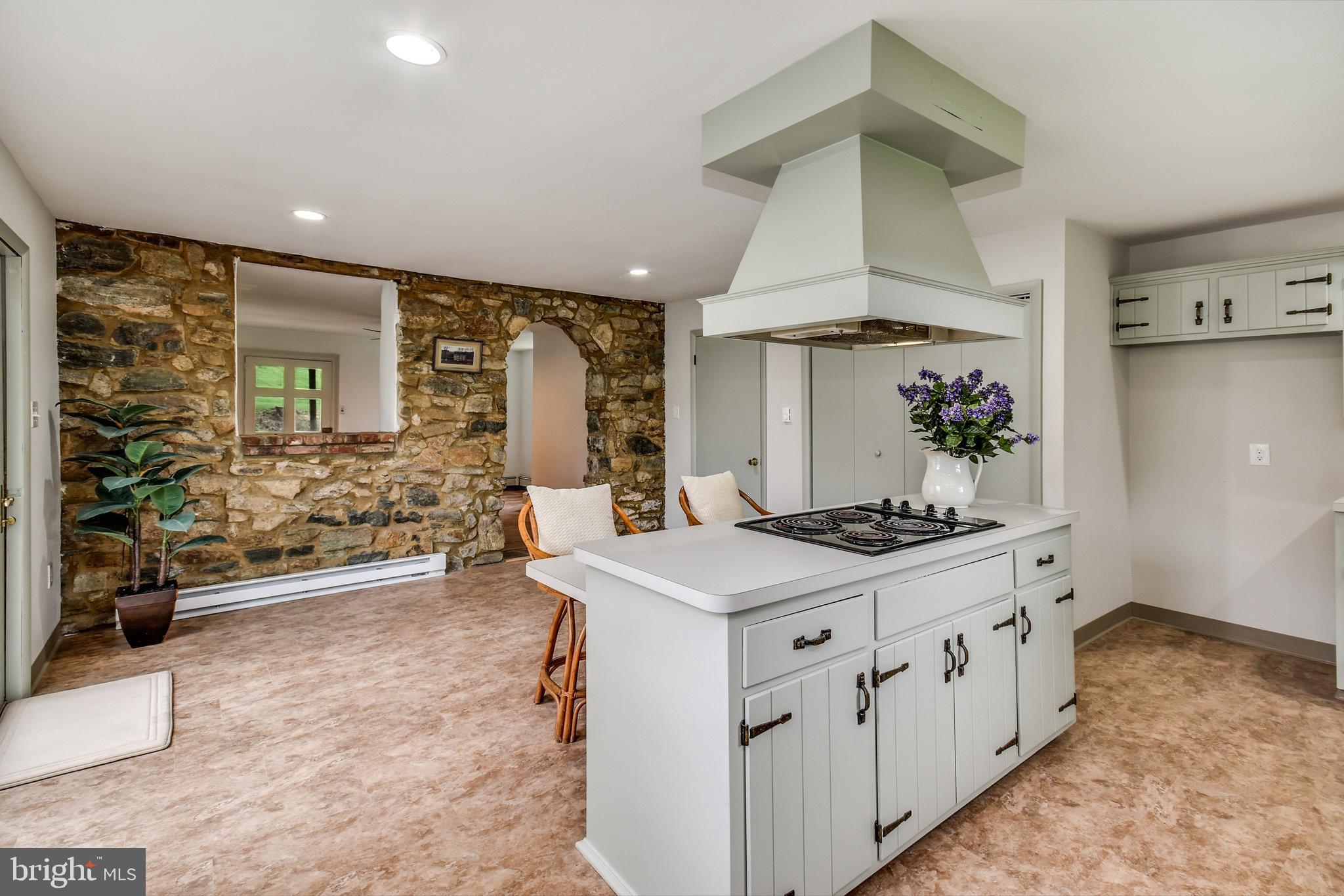 2759 Valley View Road Hellertown, PA 18055 - Photo 7 of 20