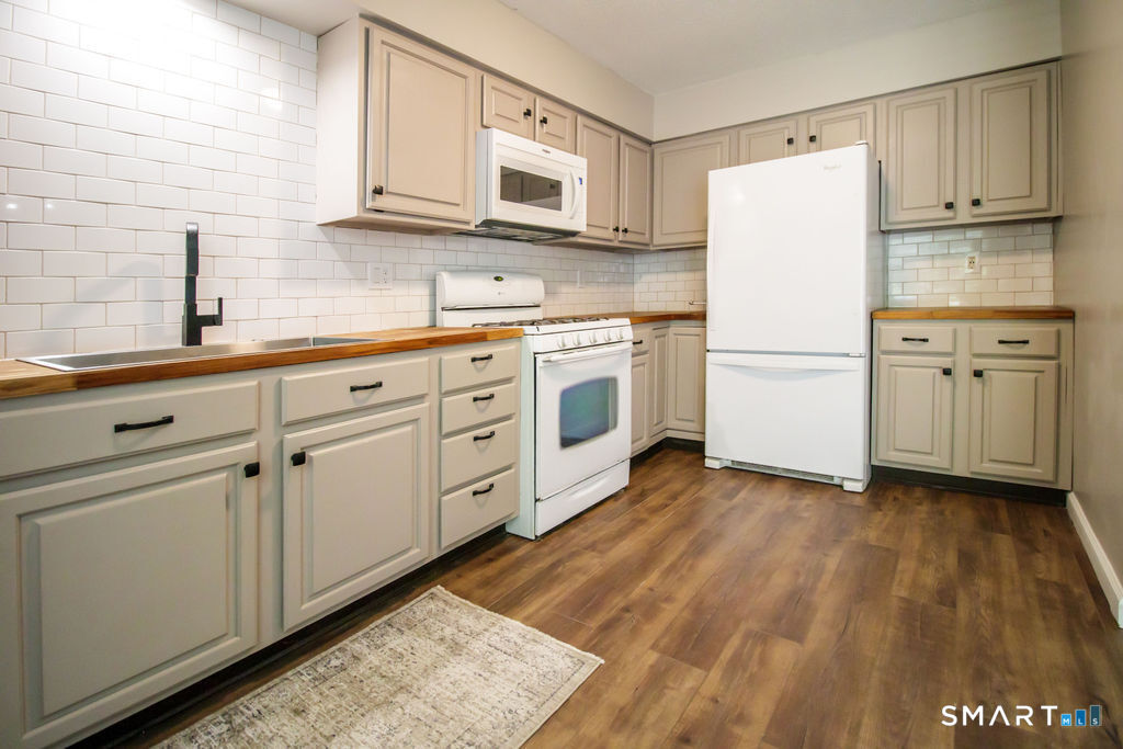 402 Larkspur Farm Road, Unit 34 Torrington, CT 06790 - Photo 9 of 31