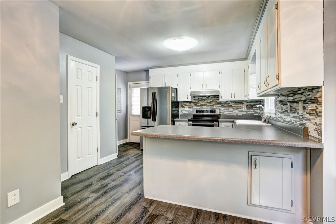 7519 Barkbridge Road Chesterfield, VA 23832 - Photo 12 of 40 a kitchen with stainless steel appliances a refrigerator a stove and white cabinets