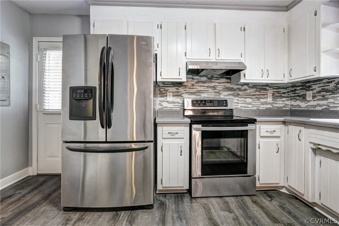 7519 Barkbridge Road Chesterfield, VA 23832 - Photo 14 of 40 a kitchen with a stainless steel appliances granite countertop a refrigerator and a stove top oven