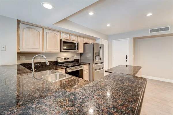 $2,250 | 2641 Golden Sands Drive, Las Vegas, NV 89128