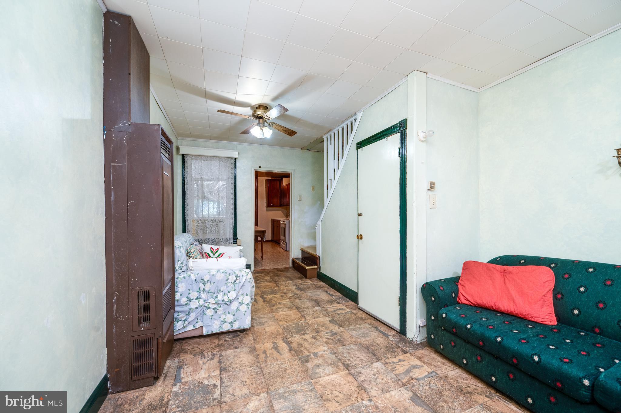 641 Clinton Street Reading, PA 19601 - Photo 4 of 26