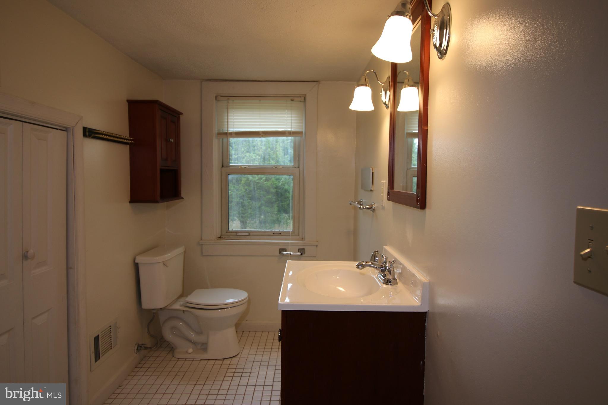 596 Back Mountain Road Winchester, VA 22602 - Photo 5 of 18 Bath