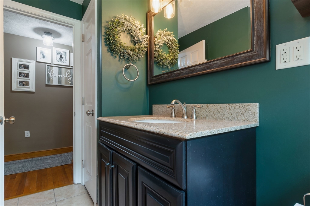 79 Martin Road Reading, MA 01867 - Photo 15 of 42