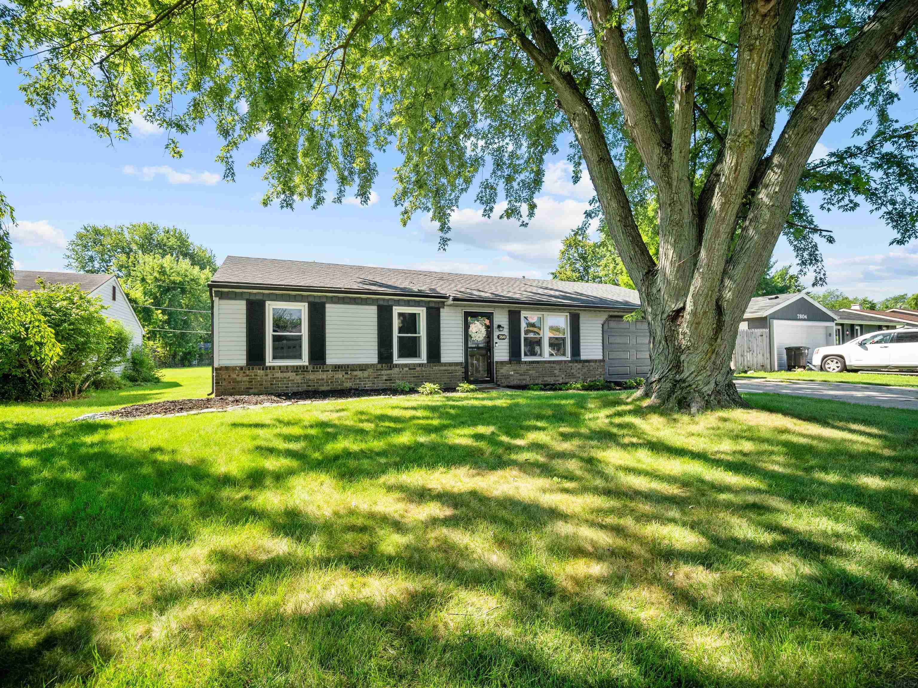 7810 Tipperary Trail Fort Wayne, IN 46815 - Photo 2 of 23
