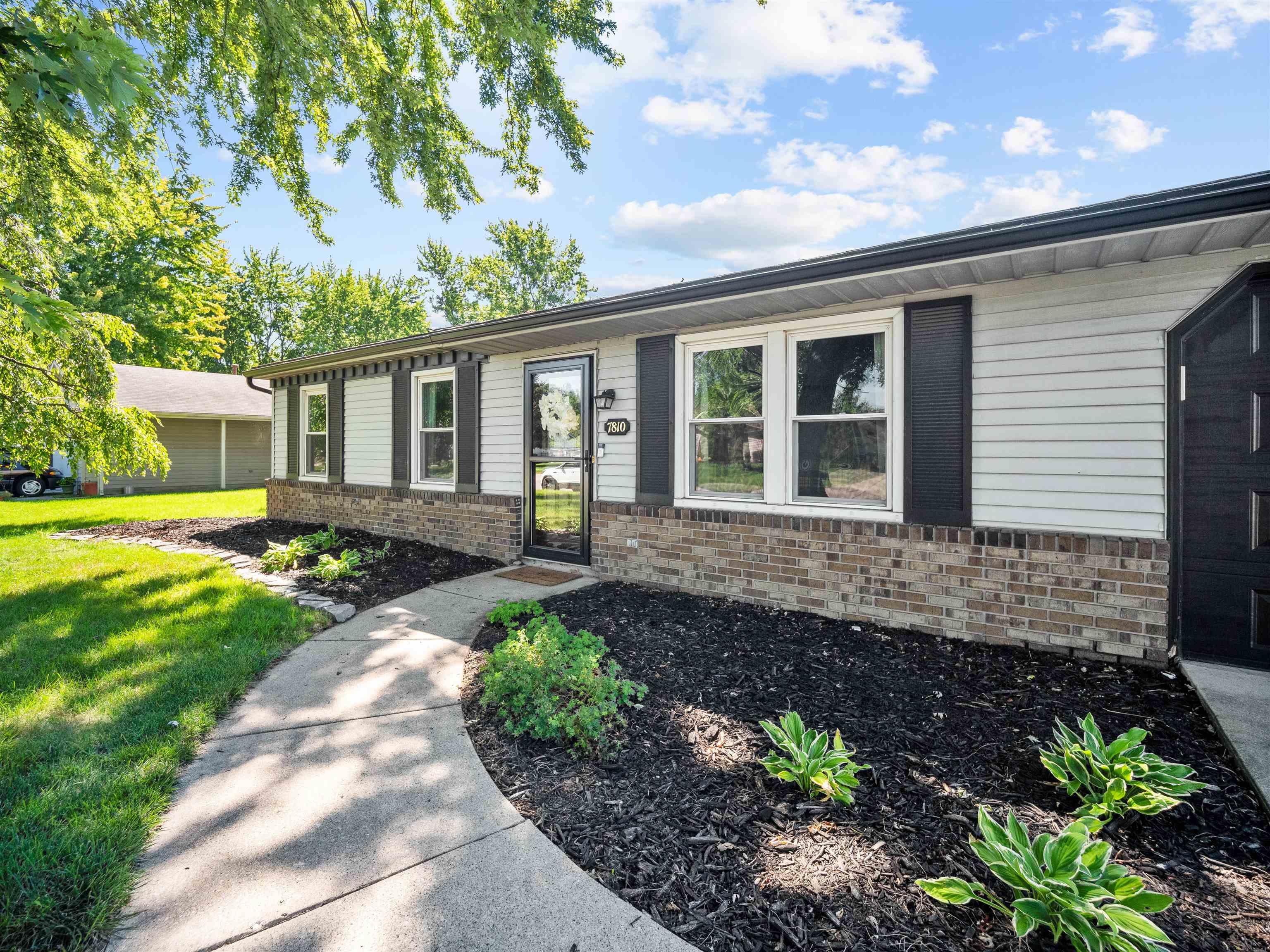 7810 Tipperary Trail Fort Wayne, IN 46815 - Photo 3 of 23