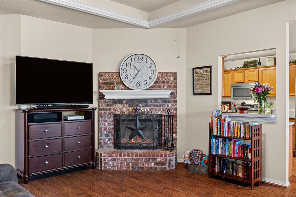 717 Rambling Court Granbury, TX 76049 - Photo 3 of 26