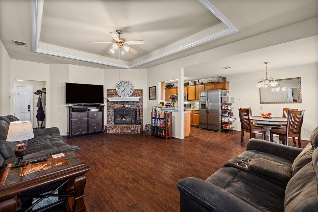 717 Rambling Court Granbury, TX 76049 - Photo 4 of 26