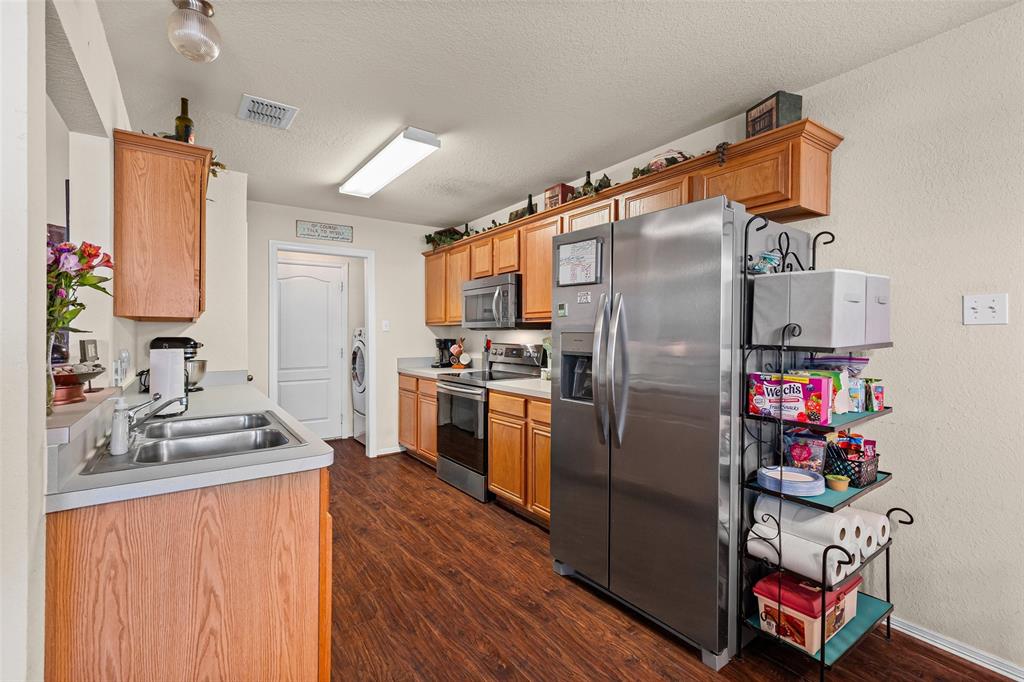 717 Rambling Court Granbury, TX 76049 - Photo 6 of 26