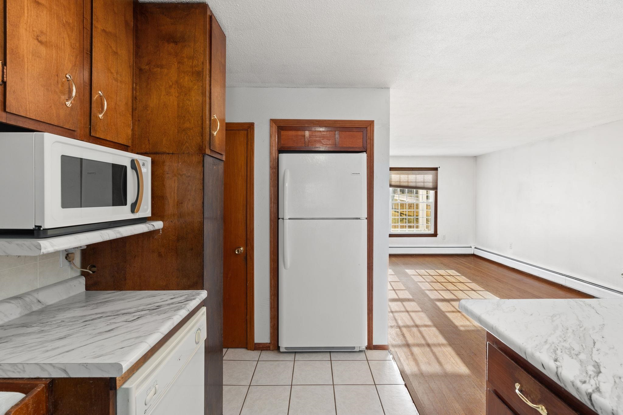 22 Oliver Drive Hudson, NH 03051 - Photo 11 of 36