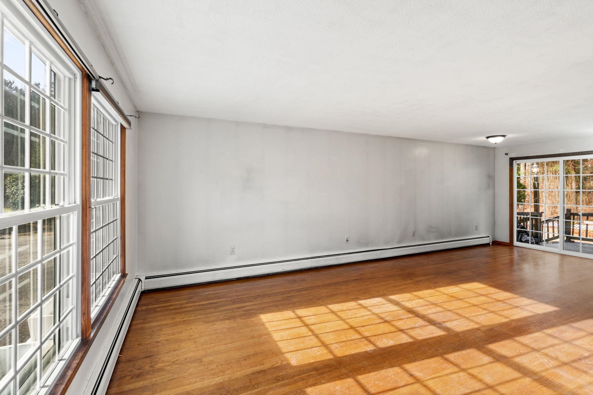 22 Oliver Drive Hudson, NH 03051 - Photo 3 of 36