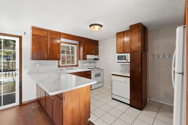 $299,900 | 22 Oliver Drive, Hudson, NH 03051