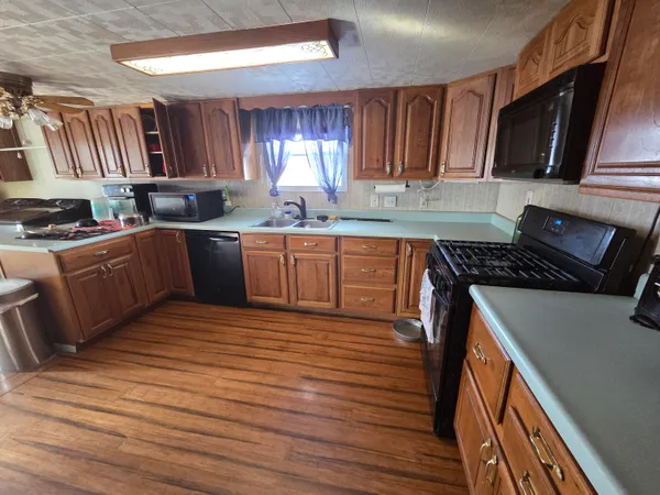 $174,900 | 158 West St Joe Street, Hillsdale, MI 49242