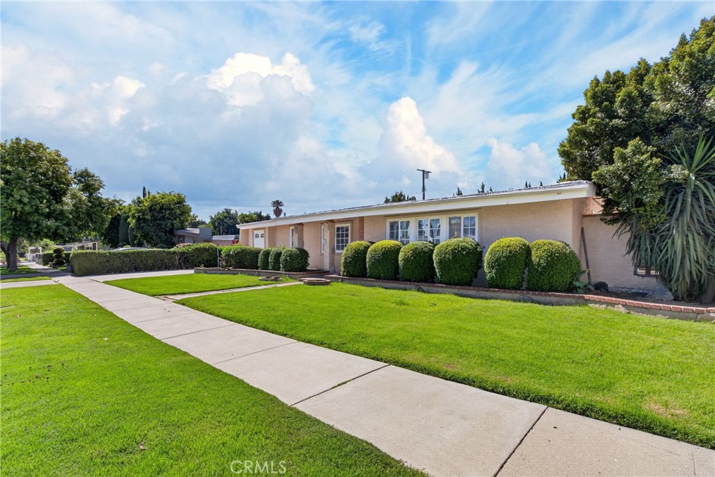 19448 Blythe Street Reseda, CA 91335 - Photo 5 of 37