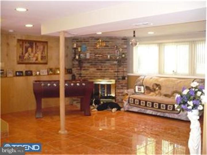 79 Trent Road Turnersville, NJ 08012 - Photo 5 of 10 Family Room
