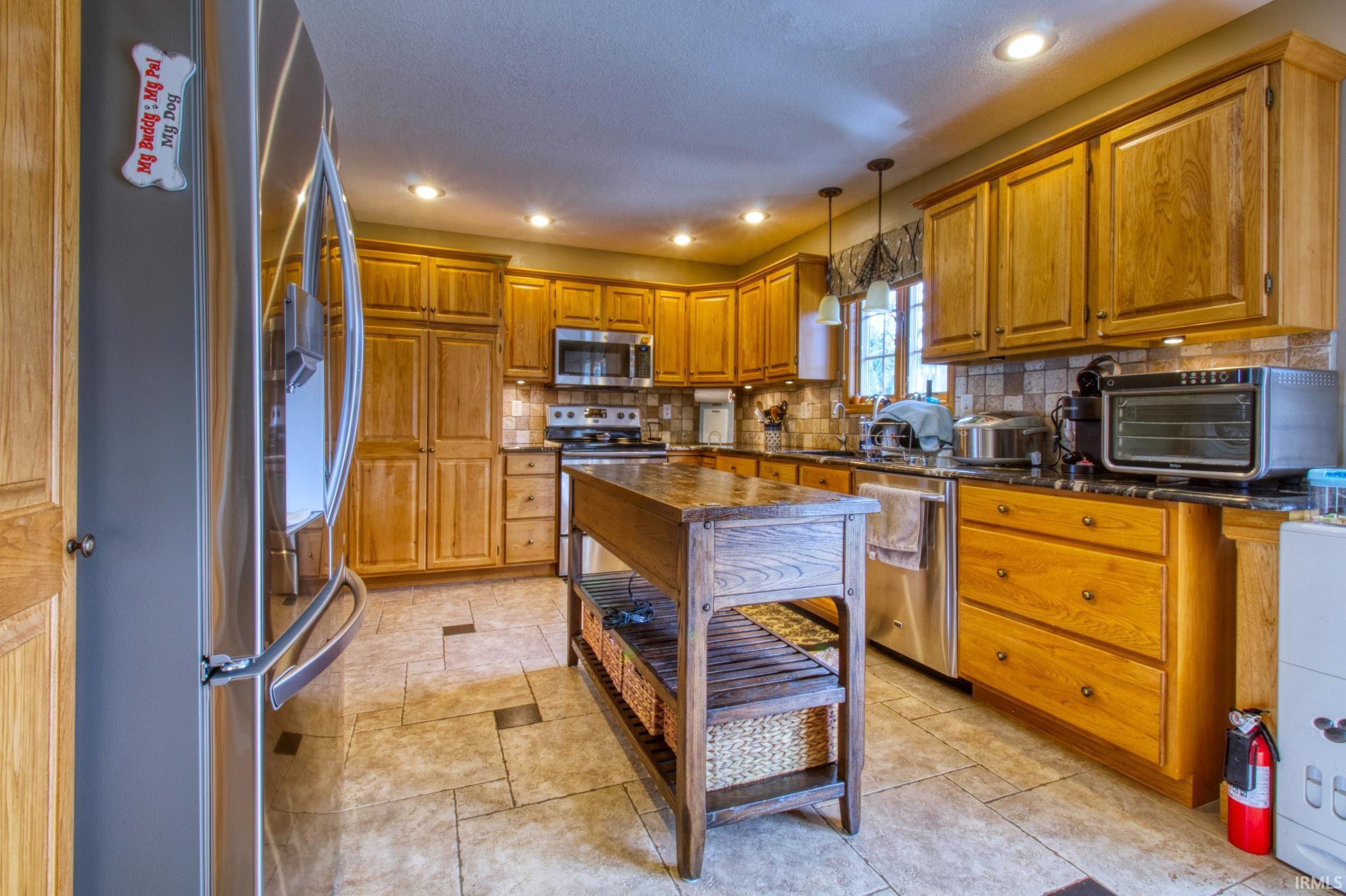 225 South Hunters Ridge Warsaw, IN 46582 - Photo 2 of 36 Gallery Image 2