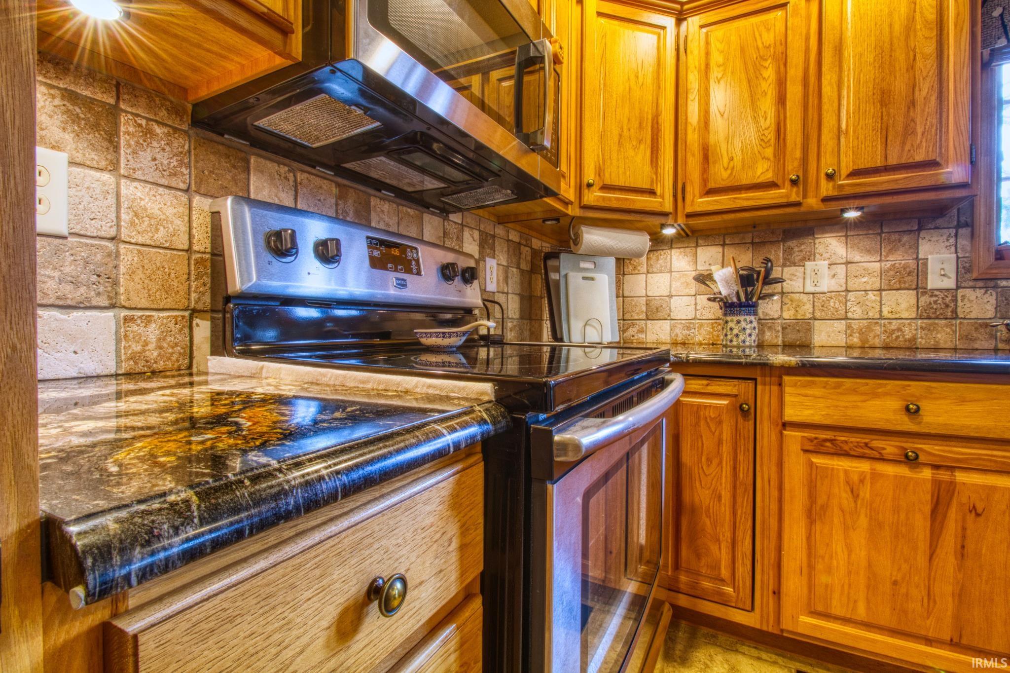225 South Hunters Ridge Warsaw, IN 46582 - Photo 4 of 36 Gallery Image 4