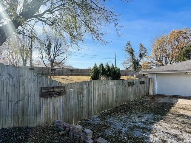 $229,900 | 508 East Broadway Street, Loogootee, IN 47553